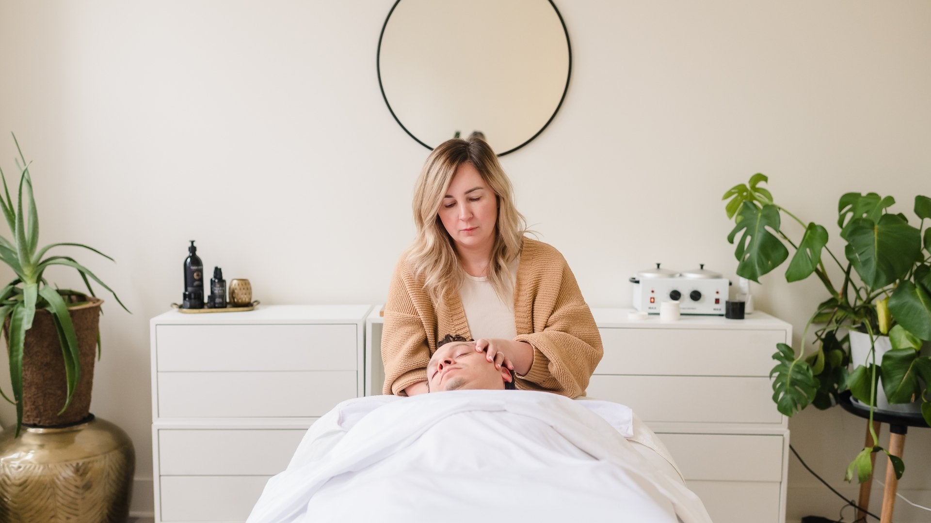 Strategies For Success as a Solo Esthetician – by Kin Aesthetics
